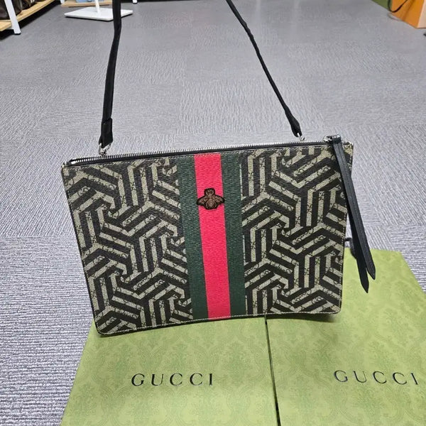 [BUNJANG] Gucci Calydo Bee GG Multicolor Geometric Pouch Shoulder Bag / [특가][정품] 구찌 칼레이도 꿀벌 클러치 메신저백
