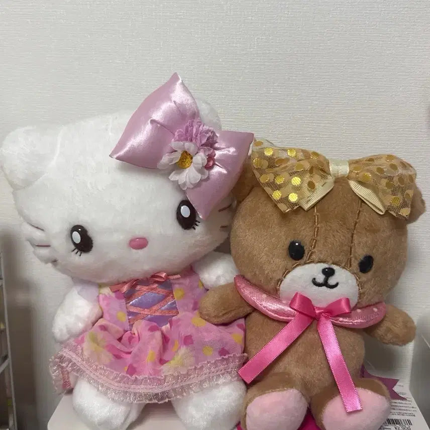 [BUNJANG] Universal Studios Japan Princess Hello Kitty & Tiny Cham Doll Set / 유니버셜 프리센스 헬로키티&타이니참
