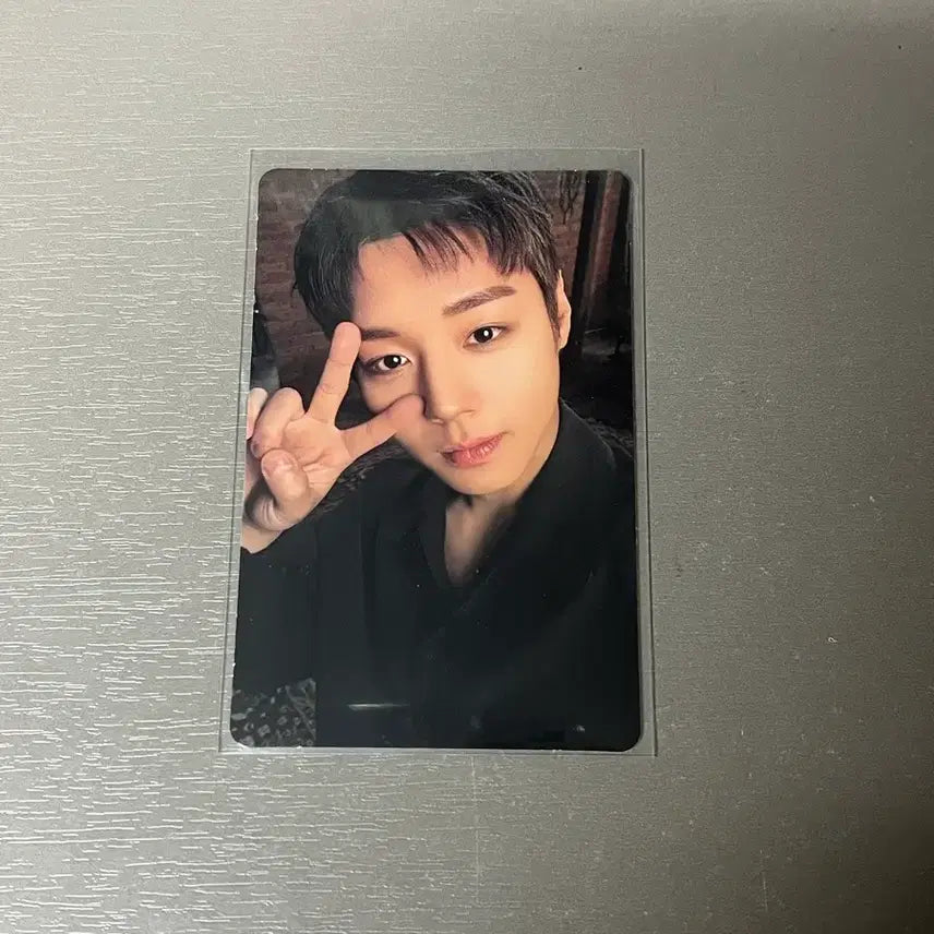 [BUNJANG] Park Jihoon Giyeongi Charcoal Chicken Photocard (Selfie Version) / 박지훈 기영이 숯불치킨 포카 (셀카버전)