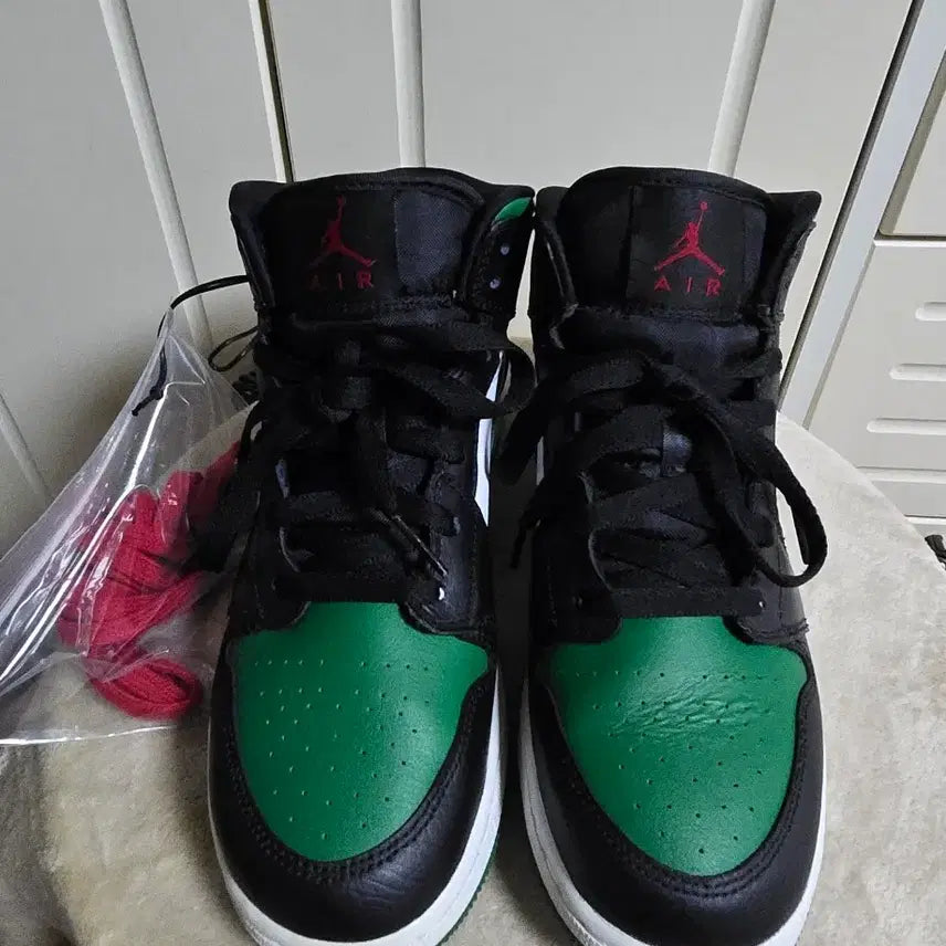 [BUNJANG] Nike Air Jordan 1 Mid 'Green Toe' (240mm) / 240/나이키 에어 조던 1 미드그린토