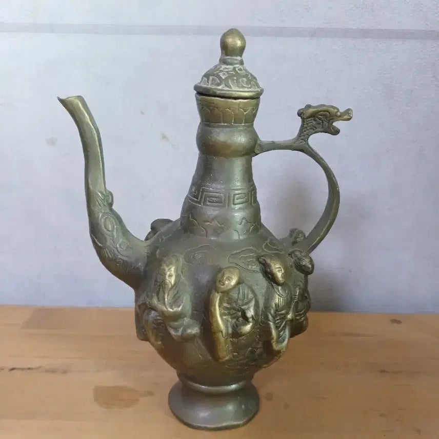 [BUNJANG] Bronze Kettle with Embossed Sculpture / 청동 주전자