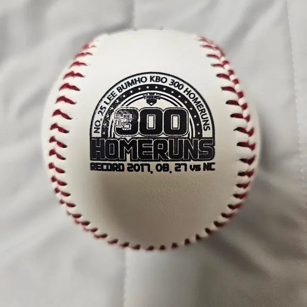 [BUNJANG] Kia Tigers Lee Beom-ho Autographed 300 Home Run Baseball / 기아 타이거즈 이범호 300홈런 친필 싸인볼