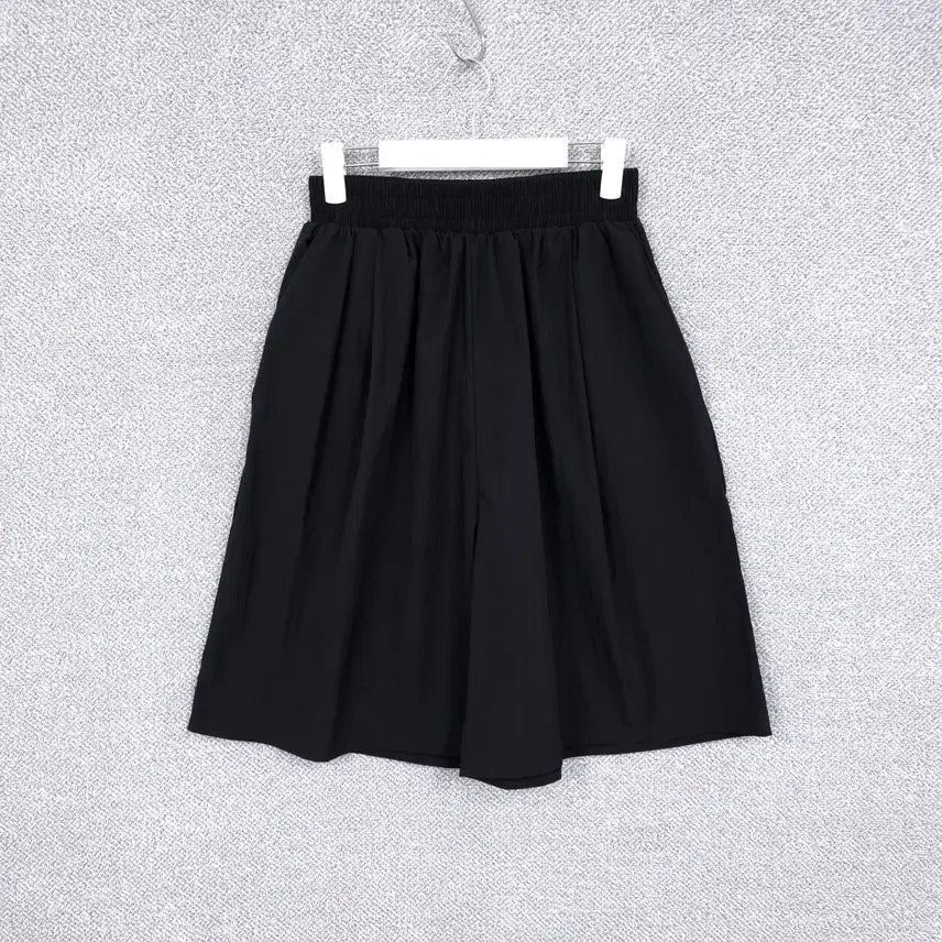 [BUNJANG] Melonblue 24SS Women's Black Bermuda Banding Shorts Free Size / 멜본 24SS 여성 바스락 블랙 버뮤다 밴딩 반바지 Free
