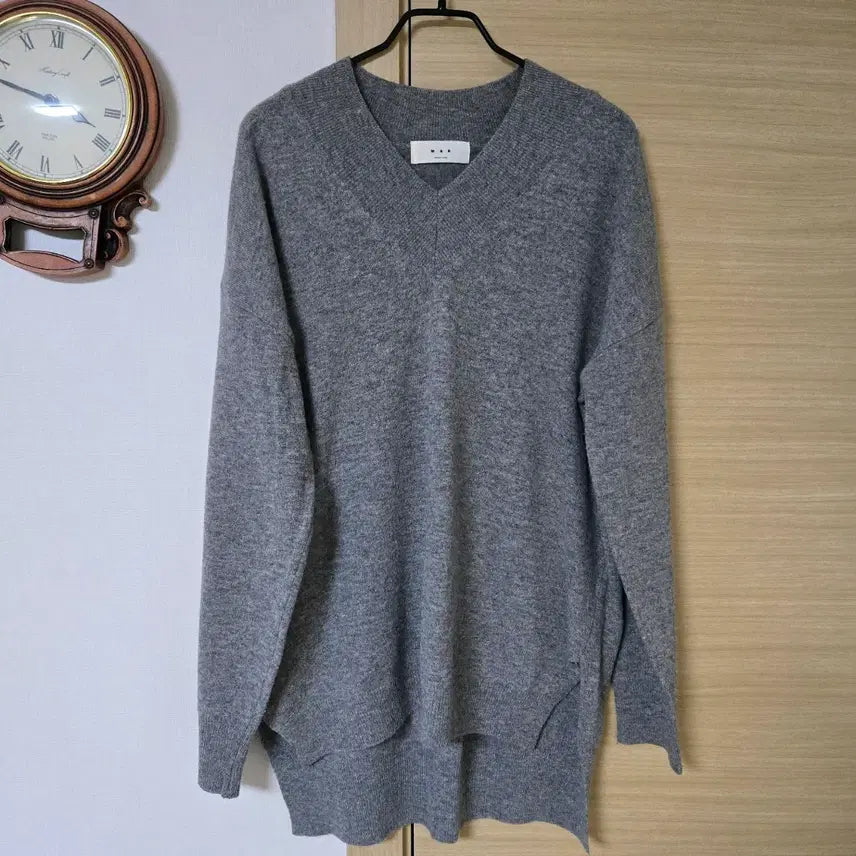 [BUNJANG] MAR Wool Blend V-Neck Asymmetric Loose Fit Knit (Gray) / MAR 울 혼방 브이넥 언발 루즈핏 니트 그레이