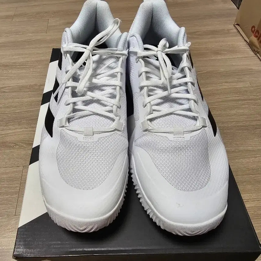 [BUNJANG] Adidas Badminton/Volleyball Shoes (320mm) / 배드민턴화 배구화 320mm 판매합니다.
