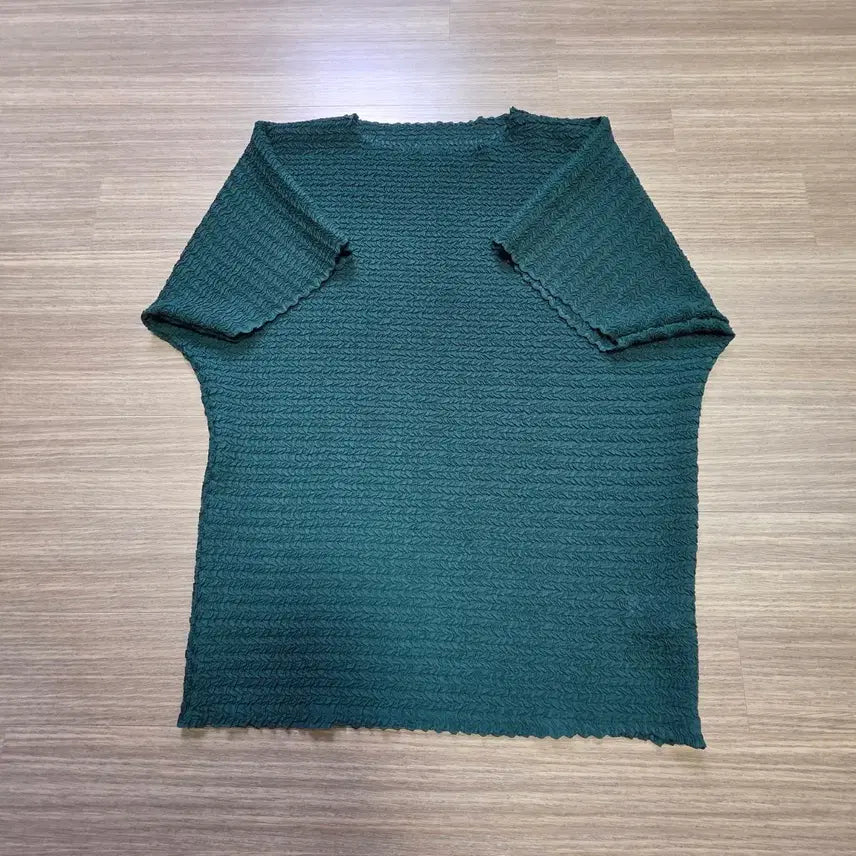 [BUNJANG] Pleats Me Pleated T-Shirt (Size 66-88) / 플리츠미 플리츠 티셔츠. 66-88