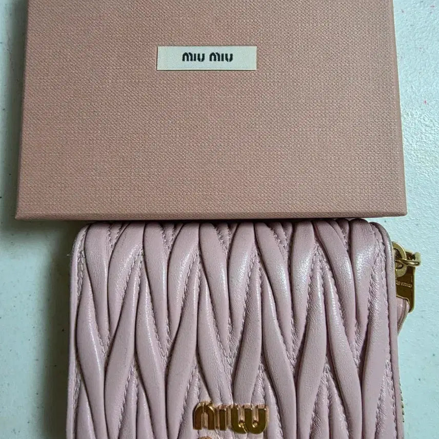 [BUNJANG] Miu Miu Matelassé Wallet Pink / 미우미우 마테라쎄 반지갑 핑크