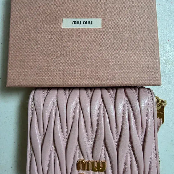 [BUNJANG] Miu Miu Matelassé Wallet Pink / 미우미우 마테라쎄 반지갑 핑크