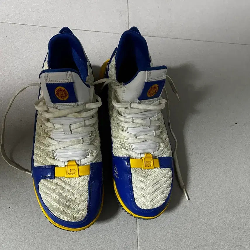 [BUNJANG] Nike LeBron 16 Superbron (Superman) Sneakers / 르브론 16 슈퍼브론 270