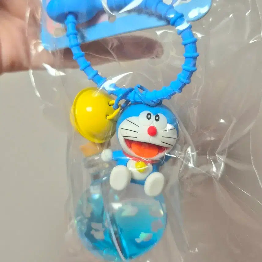 [BUNJANG] Doraemon Water Bottle Keychain / 도라에몽 물병 키링