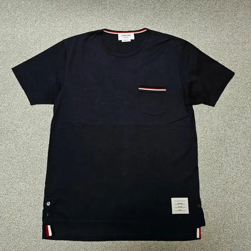 [BUNJANG] Thom Browne Tricolor Pocket Crewneck T-Shirt Navy Size 4 / [4 사이즈] 톰브라운 삼선 포켓 라운드 네이비 반팔티