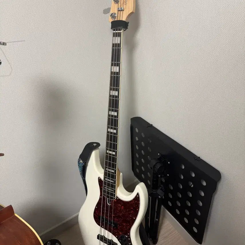[BUNJANG] Marcus Miller V7 Alder Body Bass Guitar / 마커스 밀러 v7 베이스 기타 엘더바디 최상급