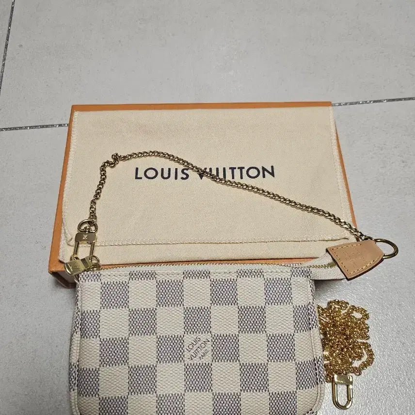 [BUNJANG] Louis Vuitton Azur Mini Pochette Chain Bag / 루이비통 아주르미니포쉐트