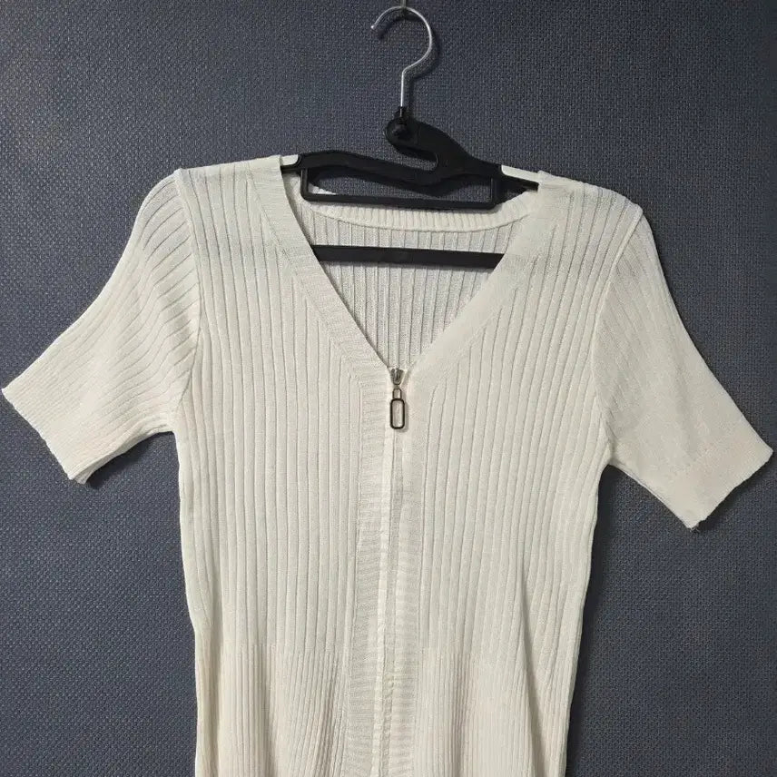 [BUNJANG] V-Neck Zip-Up Short Sleeve Knit - Ivory / 반팔 브이넥 집업 니트 아이보리