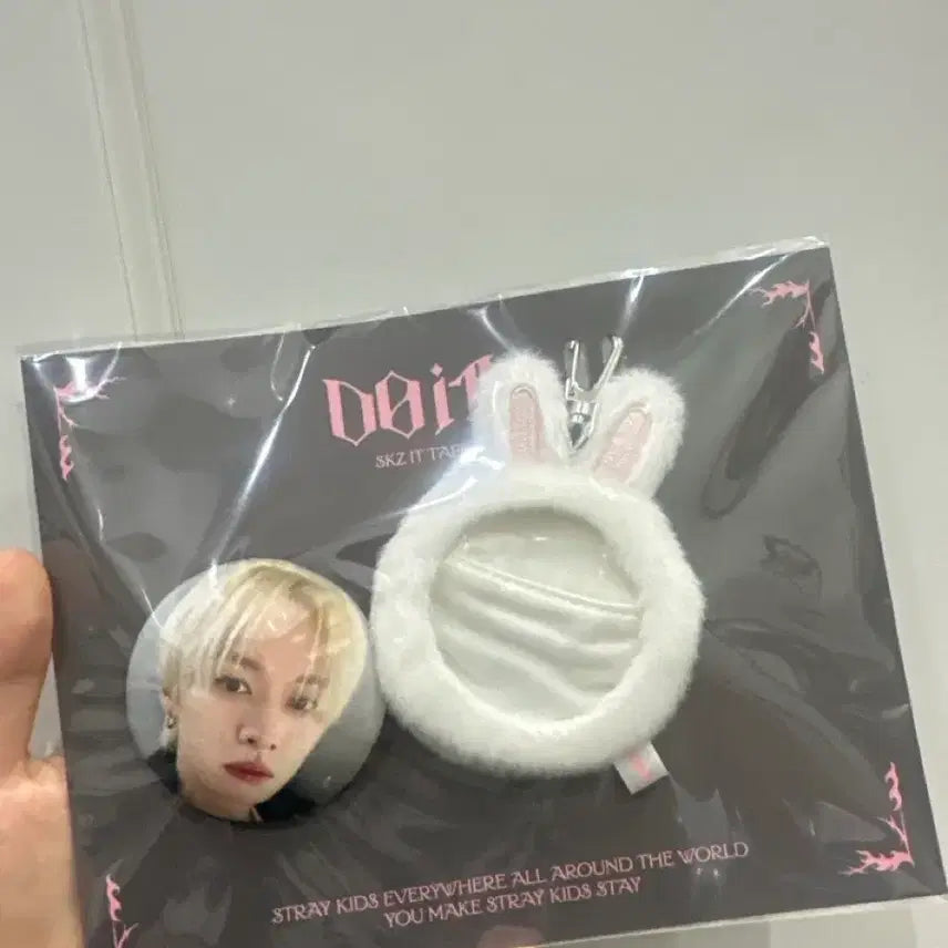 [BUNJANG] Stray Kids LeeKnow Ribbit 'Mellang' Badge (Sealed) / 미개봉 원가양도 스키즈 스키주 말랑 뱃지 리빗 리노