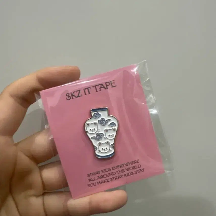[BUNJANG] Stray Kids Hyunjin Genielet Badge (Sealed) / 미개봉 원가양도 스키즈 스키주 두잇 뱃지 지니렛 현진