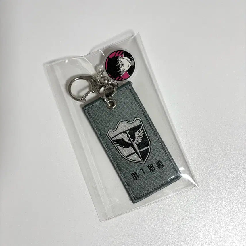 [BUNJANG] Kaiju No. 8 Narumi Gen Emblem Keychain & Hoshina Soushiro Figure / 괴수8호 나루미 겐 엠블럼 키링 원화전 괴팔 호시나 소우시로 피규어