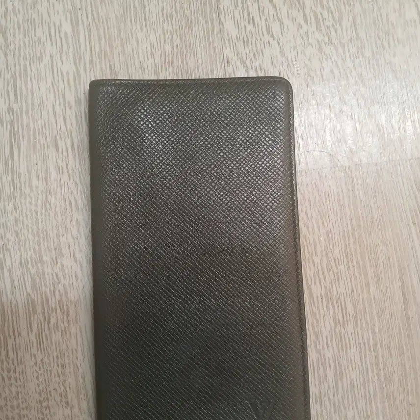 [BUNJANG] Louis Vuitton Brazza Taiga Leather Long Wallet / 루이비통 브라짜 타이가 장지갑 급처 반지갑 보다 싸게