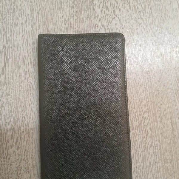[BUNJANG] Louis Vuitton Brazza Taiga Leather Long Wallet / 루이비통 브라짜 타이가 장지갑 급처 반지갑 보다 싸게