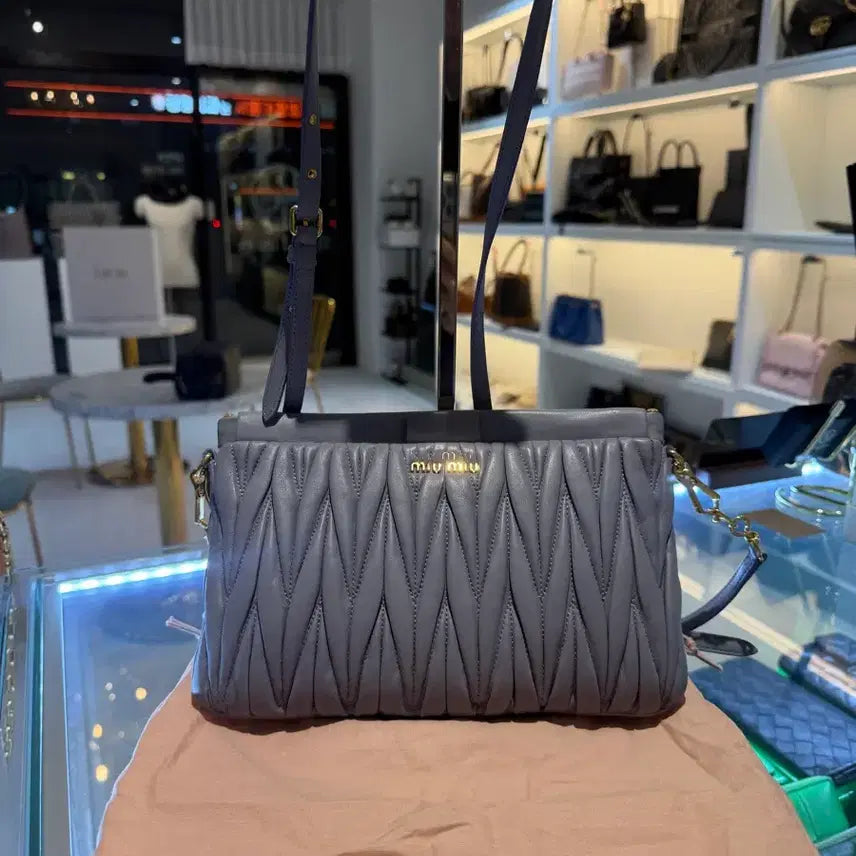 [BUNJANG] Miu Miu Crossbody Bag / [정품] 미우미우 크로스 백