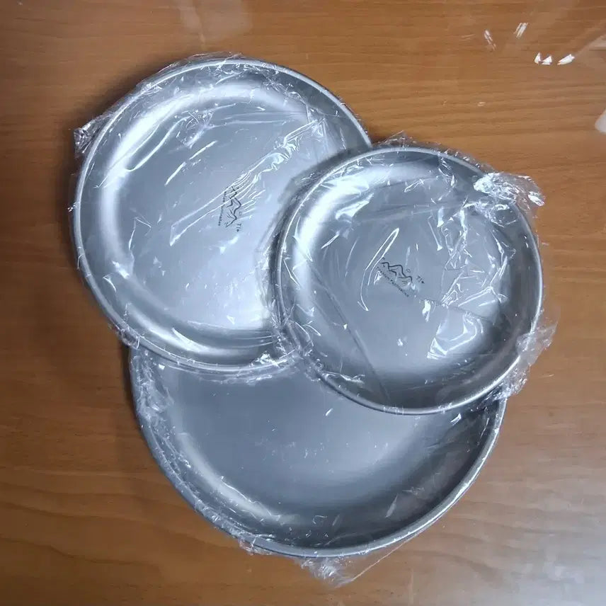 [BUNJANG] Titanium Camping Dish Set (3 Plates: 14cm, 17cm, 20cm) / 8$[새제품*3]세트 티타늄캠핑용품 티타늄접시 티타늄식기