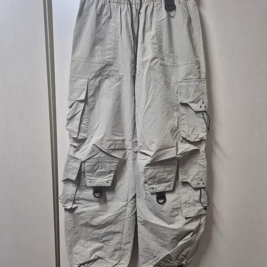 [BUNJANG] DNEIGE Nylon Cargo String Jogger Pants / 드네이지 나일론 카고 스트링 조거 팬츠