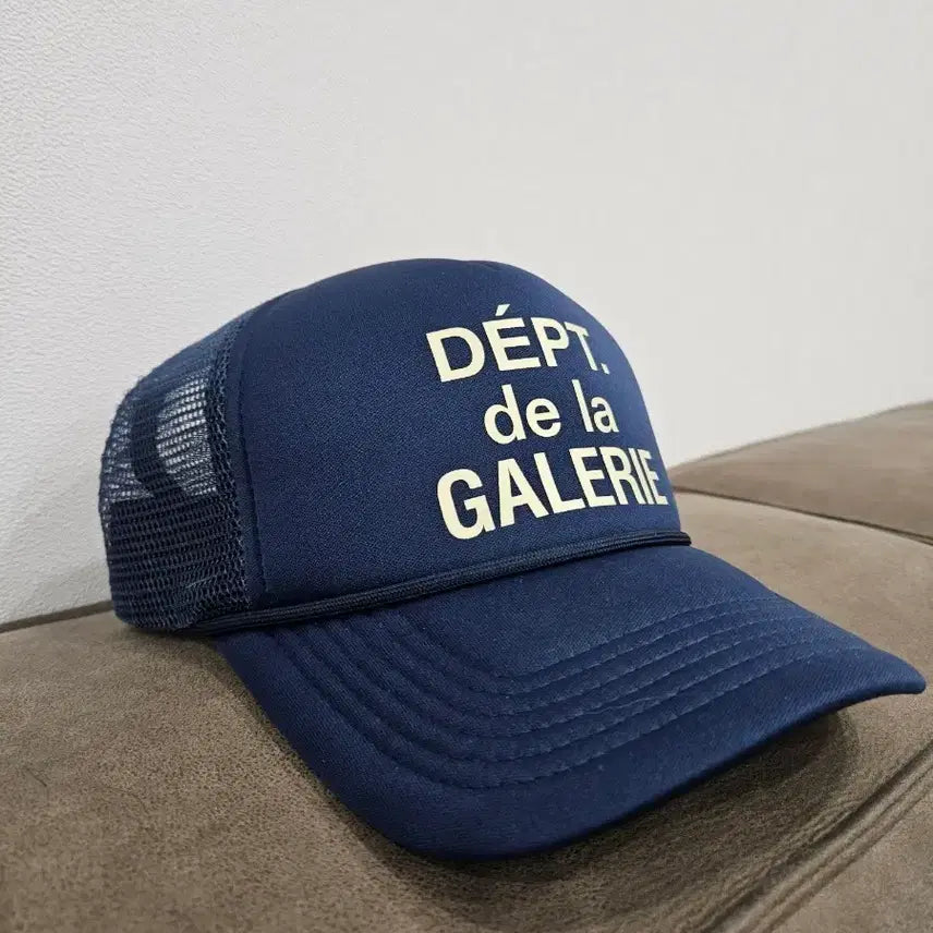[BUNJANG] Gallery Dept. French Logo Trucker Hat / 갤러리 디파트먼트 프렌치 로고 트러커 햇