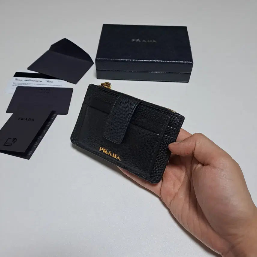 [BUNJANG] Prada Metal Logo Saffiano Bi-Fold Card Holder Black / [100%/정품] 프라다 메탈로고 사피아노 2중 카드지갑 블랙