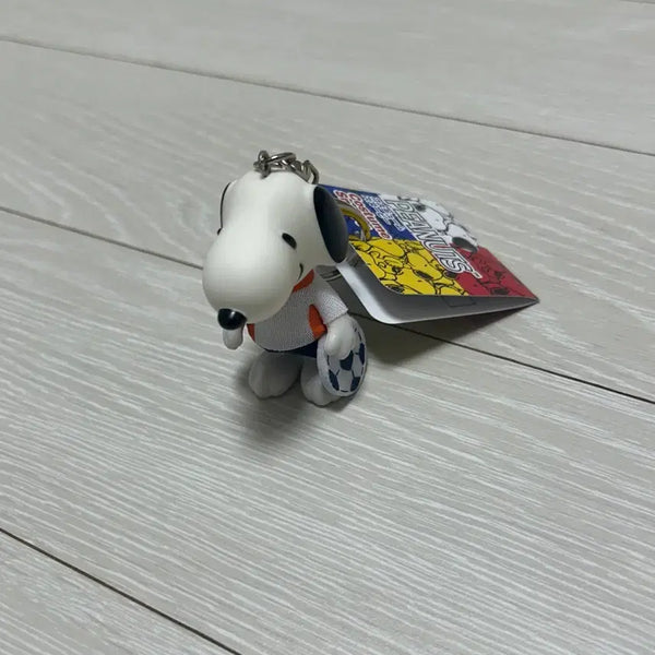 [BUNJANG] Snoopy Soccer Version Figure Keyring / 스누피 피규어 키링 축구 버전