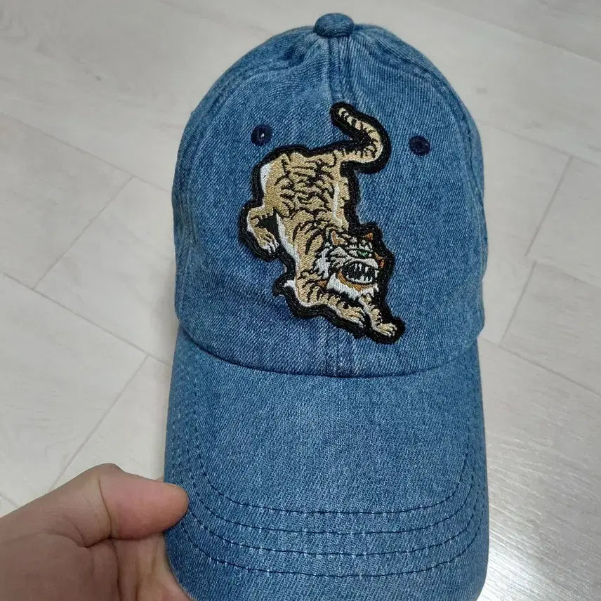 [BUNJANG] Un:tie Tiger Denim Ball Cap / 언티지 타이거 데님 볼캡
