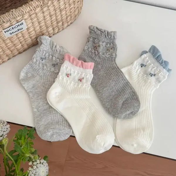 [BUNJANG] Ruffle Flower Embroidery Socks 4-Pair Set / 프릴 꽃 자수 양말 4켤레 세트