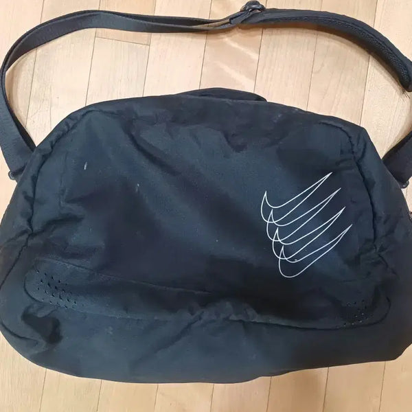 [BUNJANG] Nike Run Minimal Duffel Bag 21L / 나이키 런 미니멀 더플백 21l