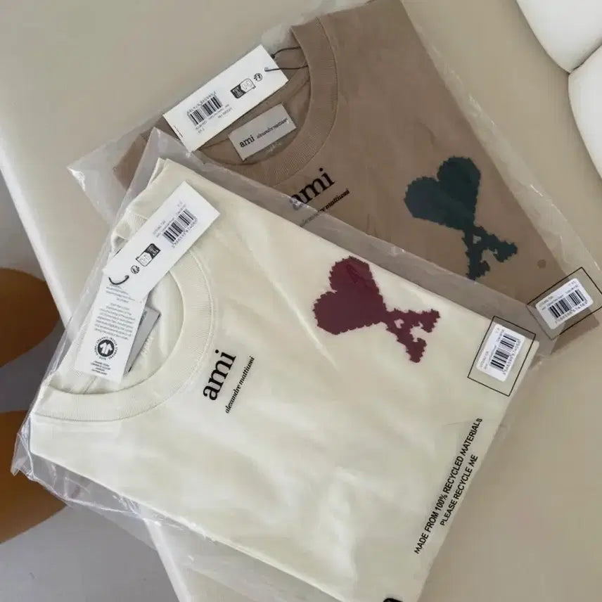 [BUNJANG] AMI Paris Big Logo Embroidered T-Shirt (Unisex, Black/Beige/Ivory) / QR정품)새상품 아미 빅로고 자수 반팔 남녀공용 블랙&베이지&아이보리