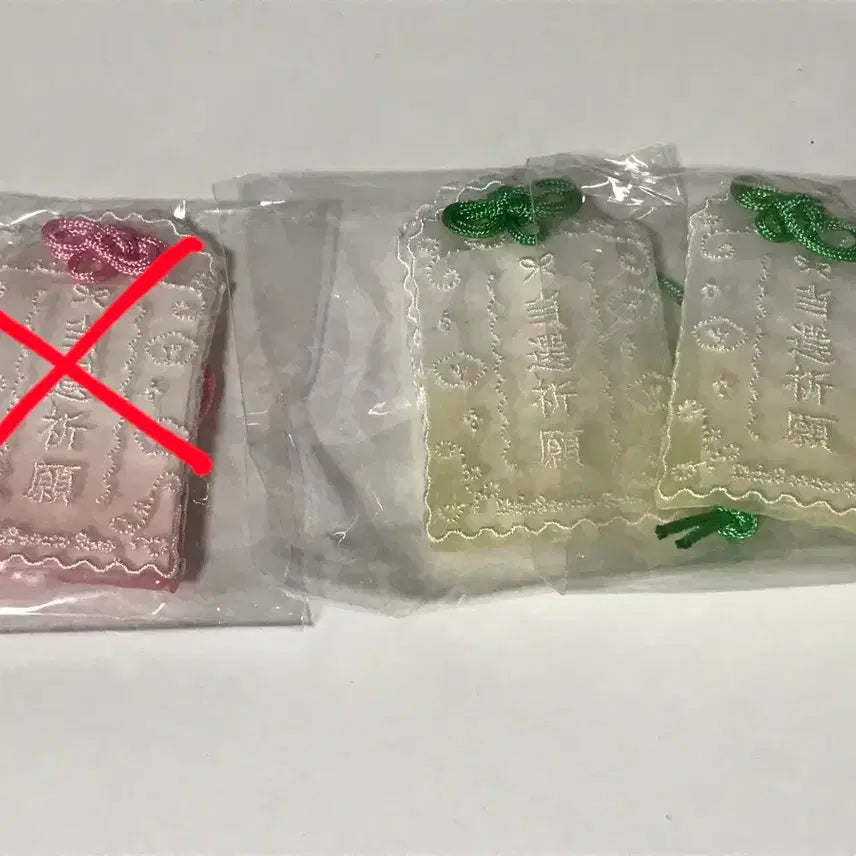 [BUNJANG] Omamori Gacha Charm (Pink/Green) / 티켓 당첨 기원 오마모리 가챠 핑크 초록