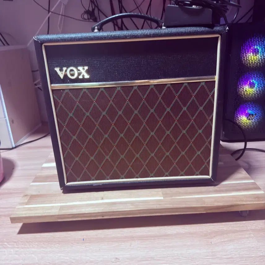 [BUNJANG] VOX Pathfinder 15R Guitar Amplifier with Wooden Stand / VOX Pathfinder 15R 기타 앰프 + 나무 엠프 받침대