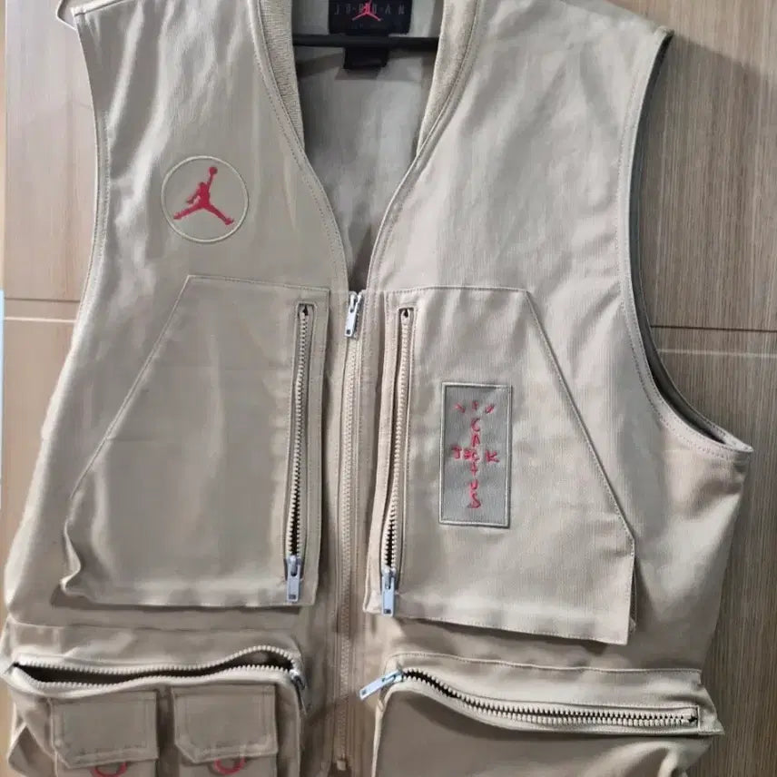 [BUNJANG] Jordan x Travis Scott Utility Vest Beige XL / 조던 x 트래비스 스캇 유틸리티 베스트 베이지XL 아시아