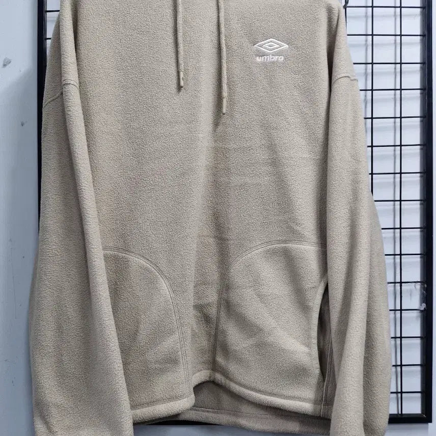 [BUNJANG] Umbro Fleece Big Lettering Hoodie Beige / 105XL 엄브로 플리스 빅 레터링 후드. 베이지.