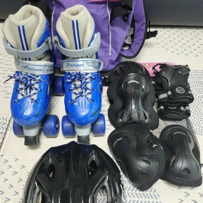 [BUNJANG] Adjustable Roller Skates (2 pairs) with Protective Gear and Helmet Set (Size 200-220) / 롤러스케이트 2개 일괄 200-220