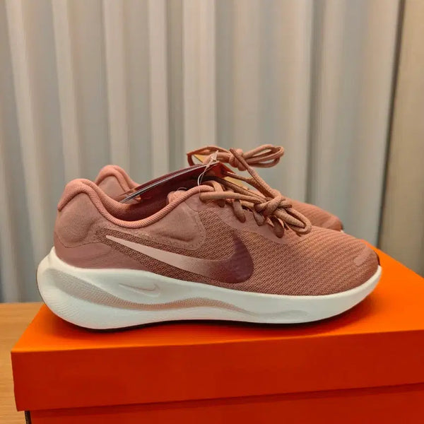 [BUNJANG] Nike Revolution 7 Sneakers (240mm) / (새상품,정품)나이키 레볼루션 240mm
