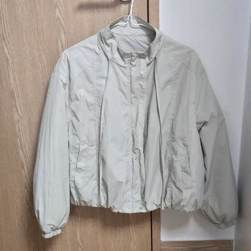 [BUNJANG] Beige Cropped Windbreaker Jacket / (새상품)베이지 크롭 바람막이 자켓