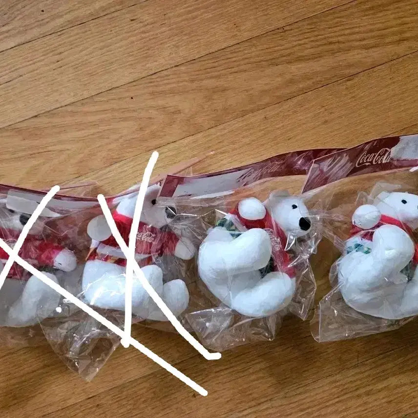 [BUNJANG] Coca-Cola Polar Bear Keychain [Brazil Edition] / (급처)코카콜라 폴라베어 인형키링 [브라질]