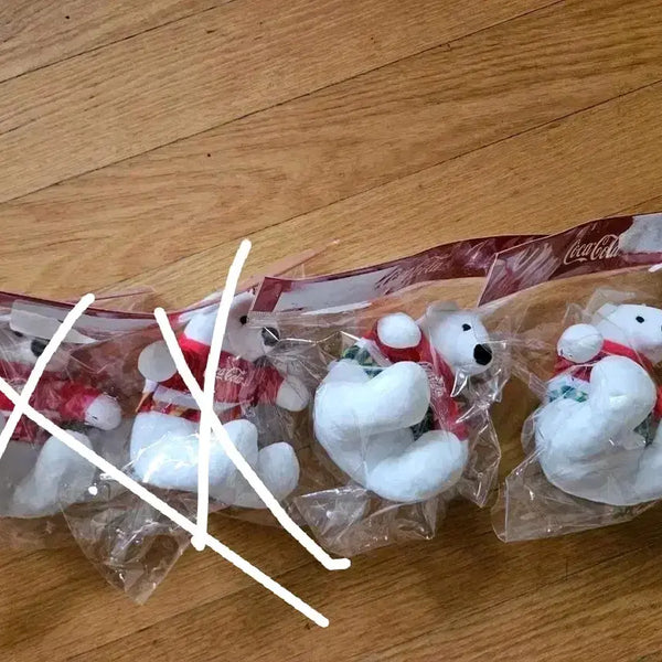 [BUNJANG] Coca-Cola Polar Bear Keychain [Brazil Edition] / (급처)코카콜라 폴라베어 인형키링 [브라질]