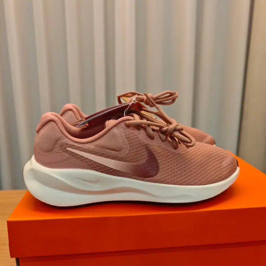 [BUNJANG] Nike Revolution 7 Running Shoes (245mm) / (새상품,정품)나이키 운동화 레볼루션 245mm