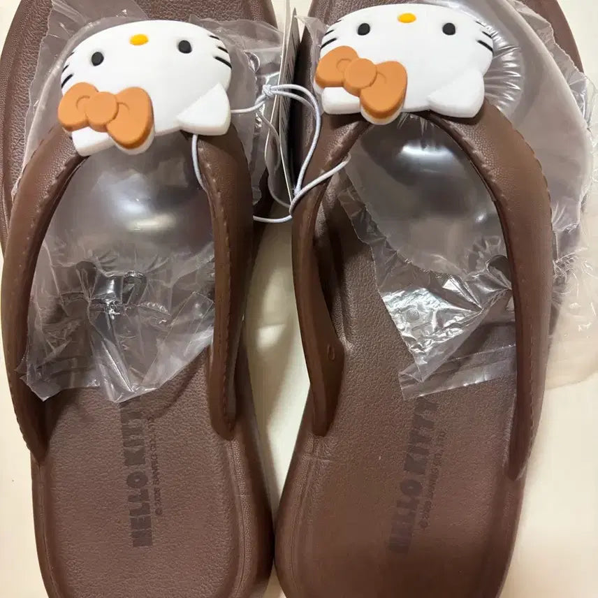 [BUNJANG] Hello Kitty Jjori Sandals Brown / 헬로키티 쪼리 샌들 브라운