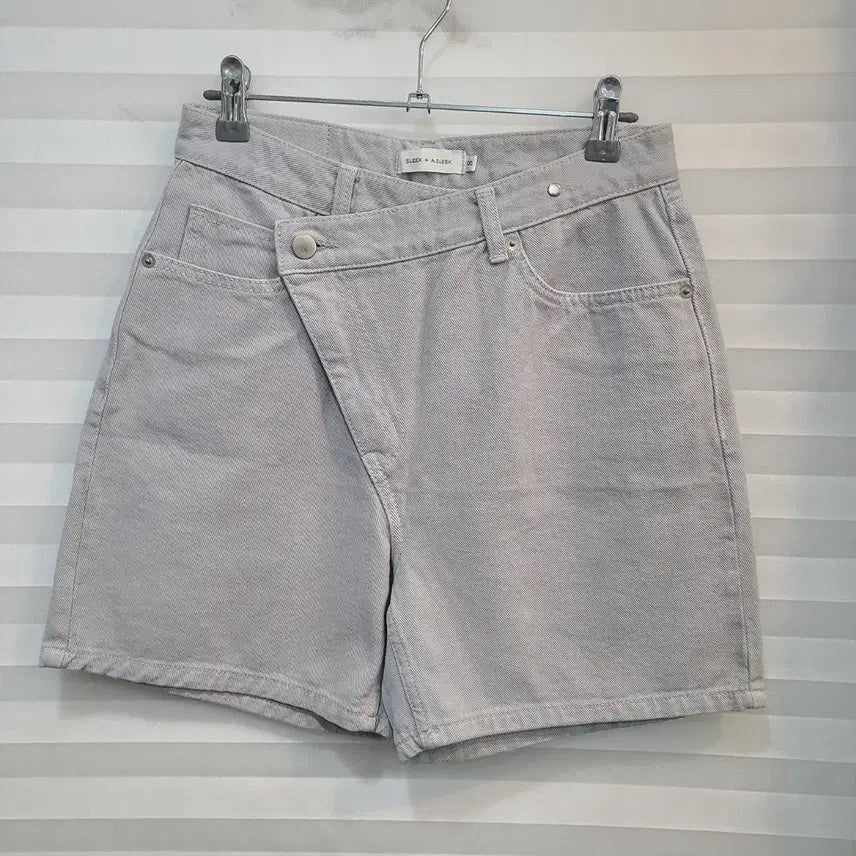 [BUNJANG] Asymmetrical Buckle Shorts / 언발버클 반바지
