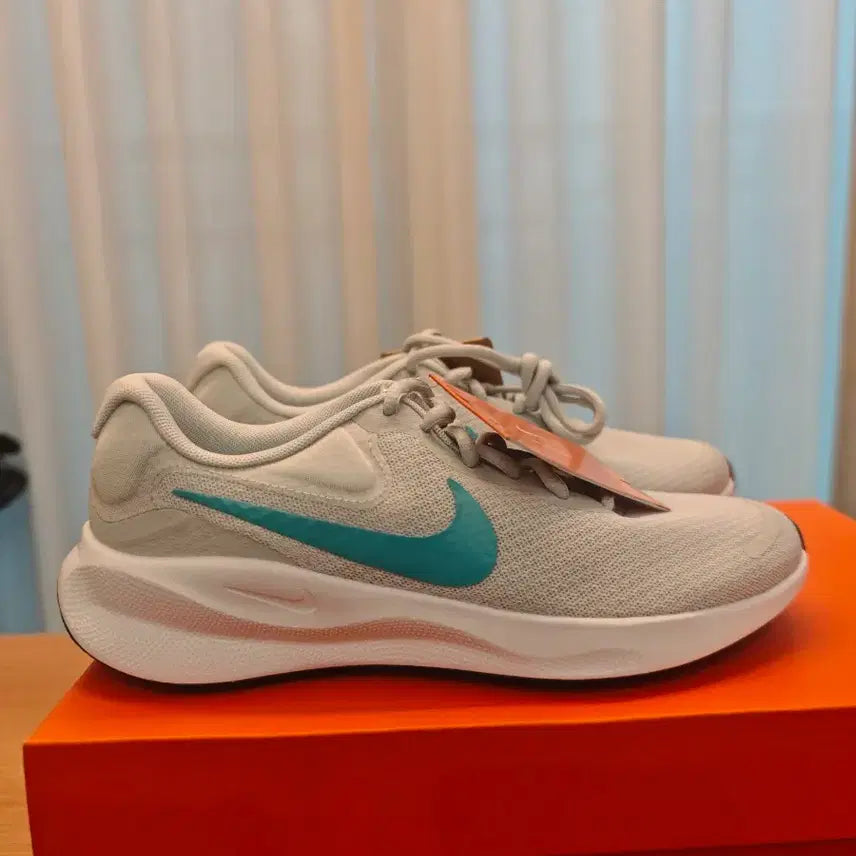 [BUNJANG] Nike Revolution 7 Women's Running Shoes (245mm) / (새상품,정품)나이키 운동화 레볼루션 245mm