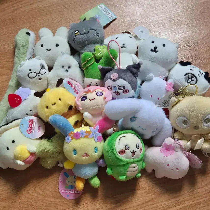 [BUNJANG] Plush Keychain Bundle / 인형 키링 일괄 농담곰 눈멍 모몽가 시나모롤 가나디 우사하나 도로롱