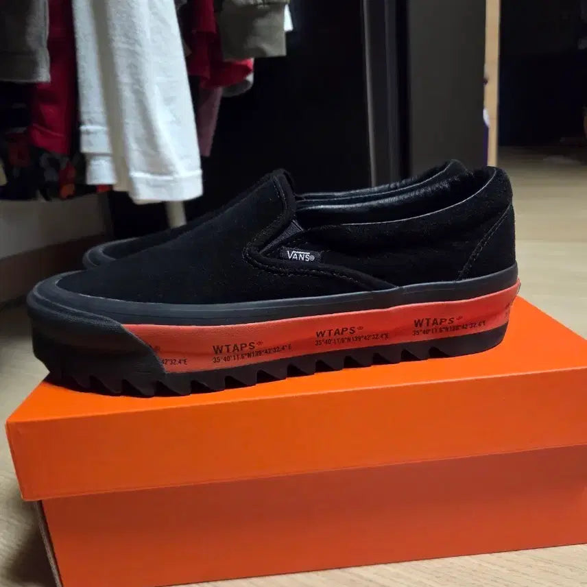 [BUNJANG] Vans x WTAPS Slip-On Black Suede Shark Sole Sneakers / 반스 더블탭스 슬립온