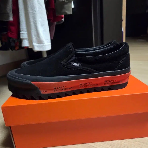 [BUNJANG] Vans x WTAPS Slip-On Black Suede Shark Sole Sneakers / 반스 더블탭스 슬립온
