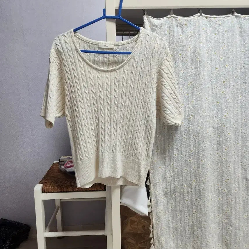 [BUNJANG] Cable Knit Short Sleeve Sweater / 니트